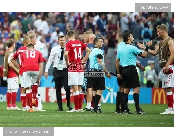 暖心一幕：塞尔塔球迷为重伤康复归来的对手球员起立鼓掌